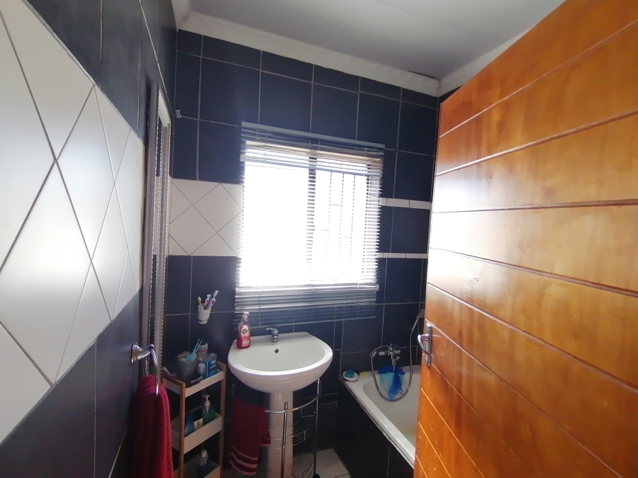 3 Bedroom Property for Sale in Roosheuwel Ext 2 North West
